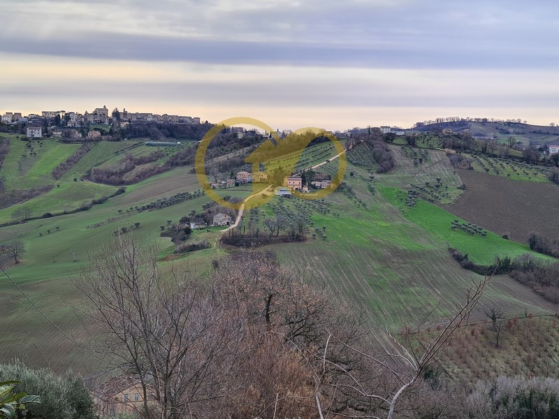 RUDERE CON 4 HA DI TERRENO - Rif.  R007