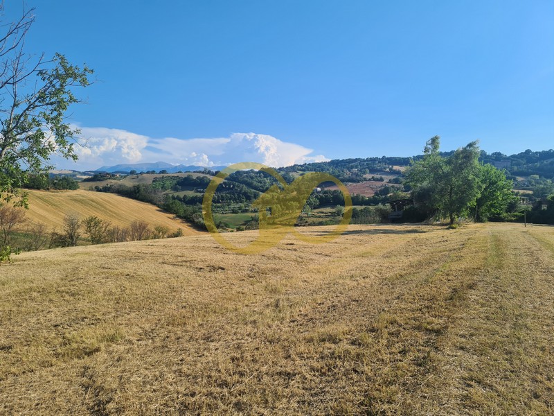 RUDERE CON TERRENO AGRICOLO DI 4,5 HA - Rif. R010