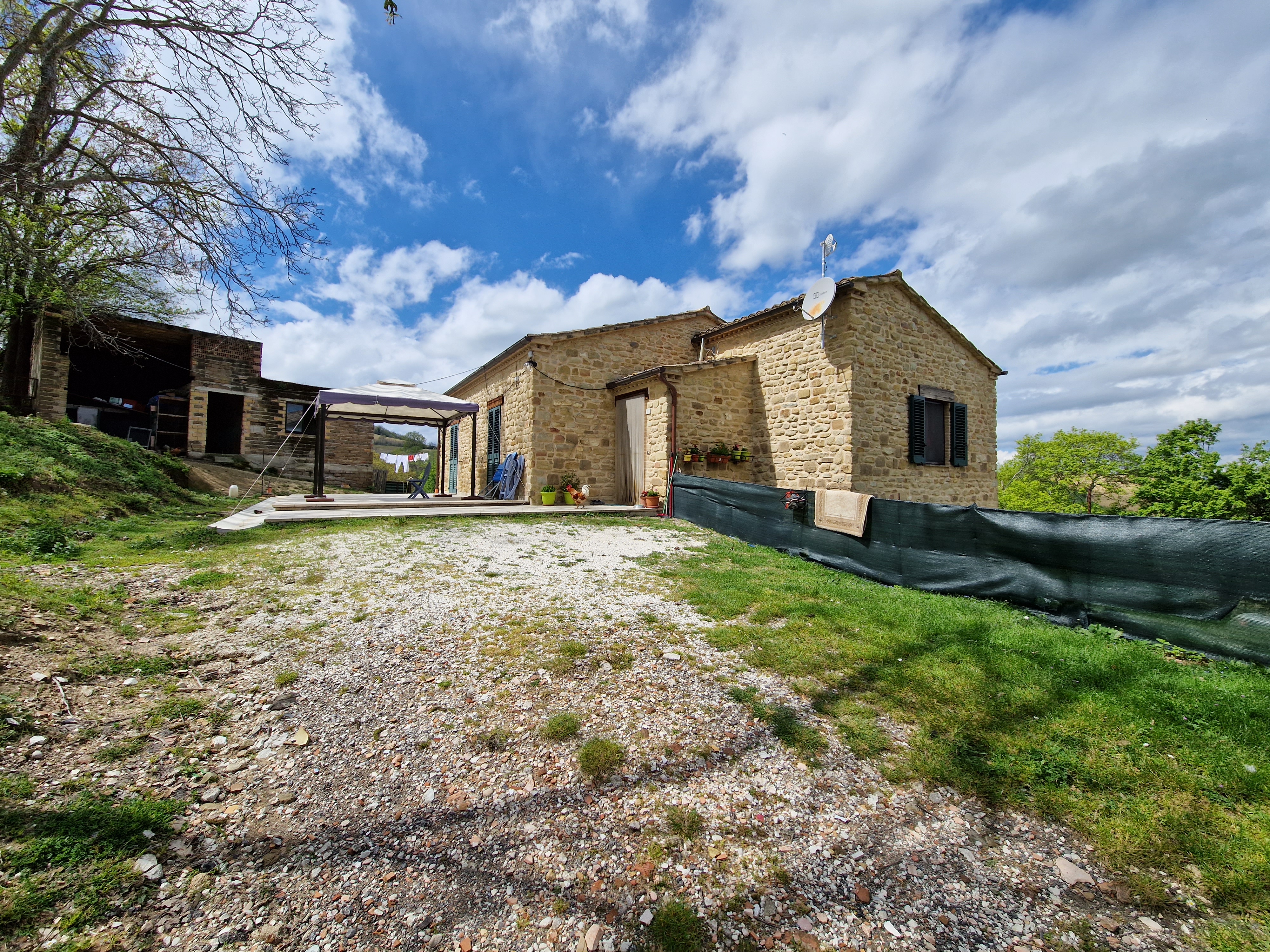 CASA SINGOLA COMPLETAMENTE RISTRUTTURATA A TOLENTINO - Rif. CS023