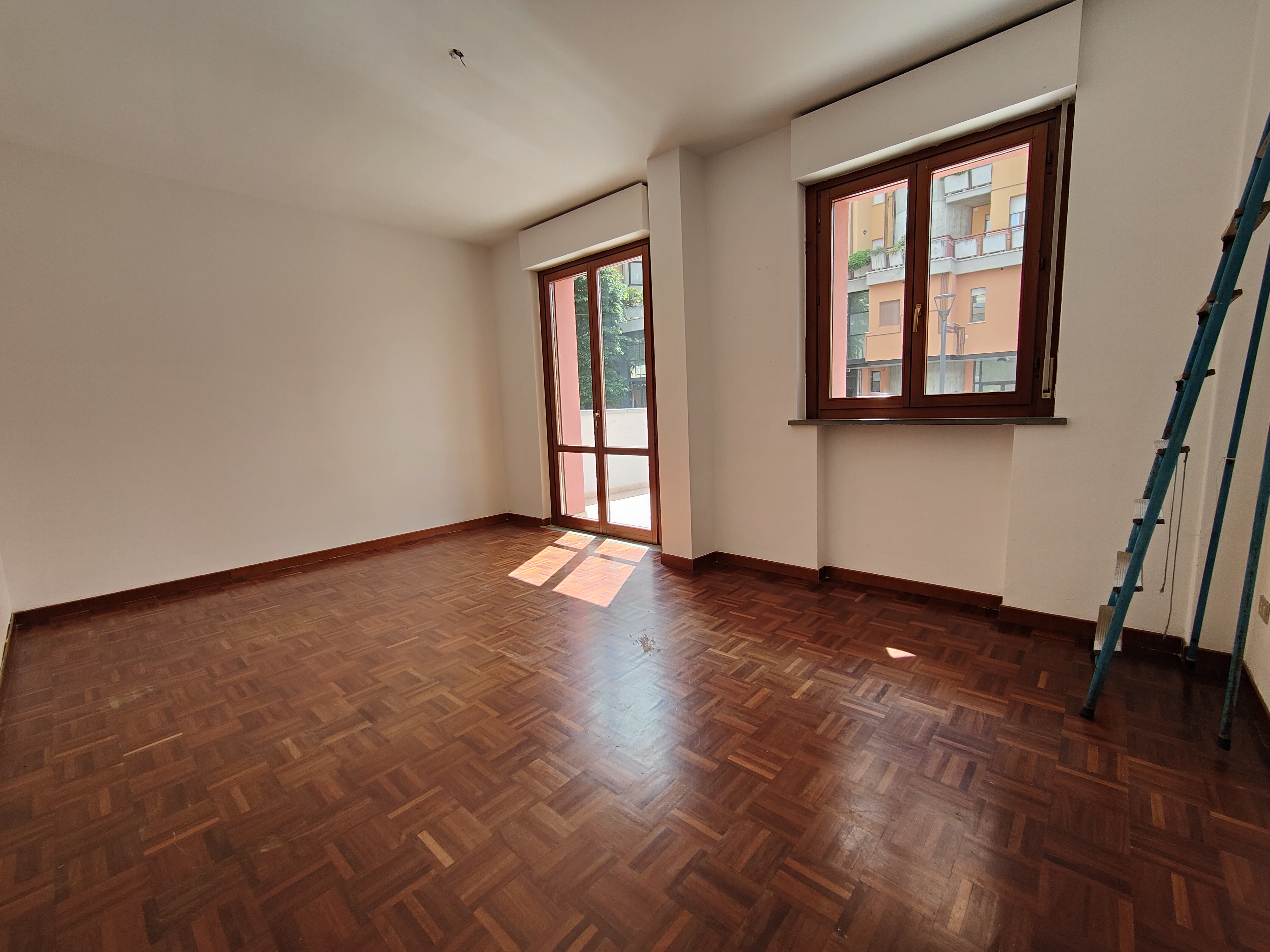 APPARTAMENTO CON PARQUET AL PIANO TERRA