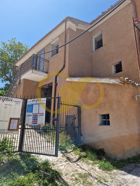 CASA SINGOLA A FIASTRA - Rif. CS026