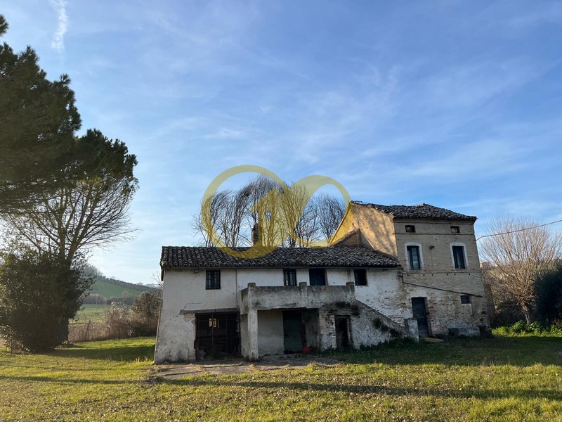 Rudere con terreno agricolo a Sant Elpidio a Mare - Rif. R016